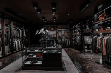 Phối nội thất cho nền tường tone đen cửa tiệm: Bí quyết thu hút và ấn tượng